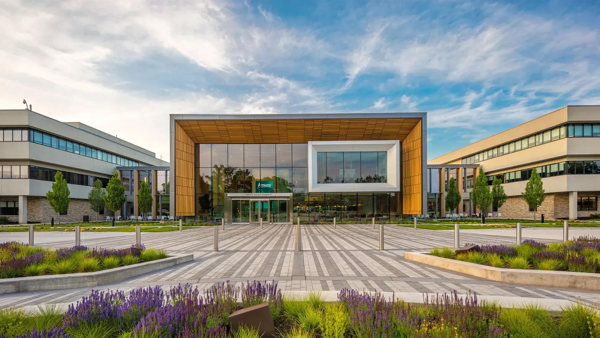 GrandRapids_CommercialLandscapeDesign_CorporateCampus_08