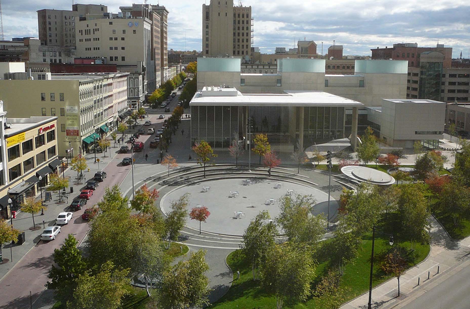 GrandRapids_CommercialLandscapeDesign_DowntownPlazaAerial_41