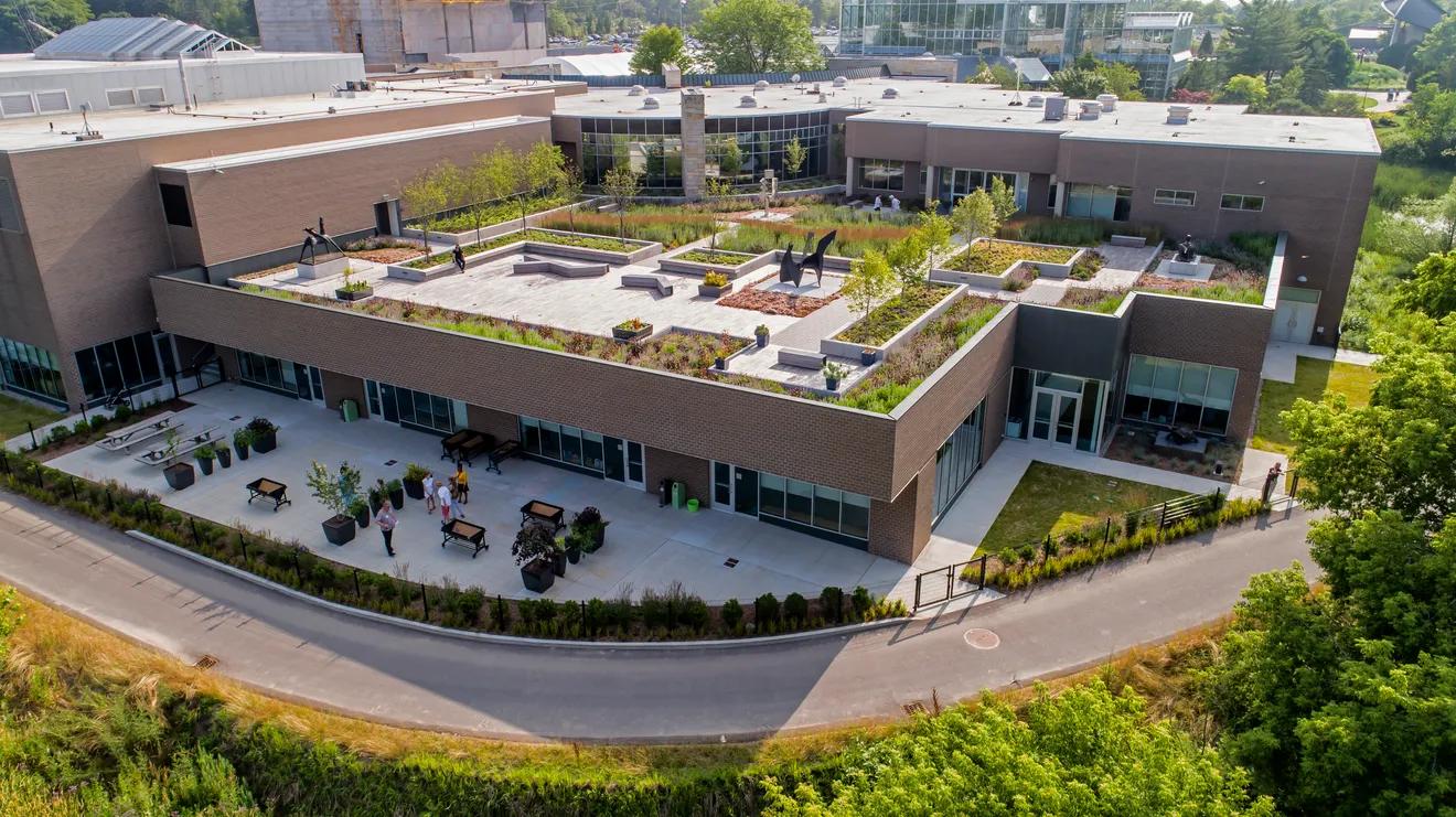 GrandRapids_CommercialLandscapeDesign_EducationCenterTerrace_20