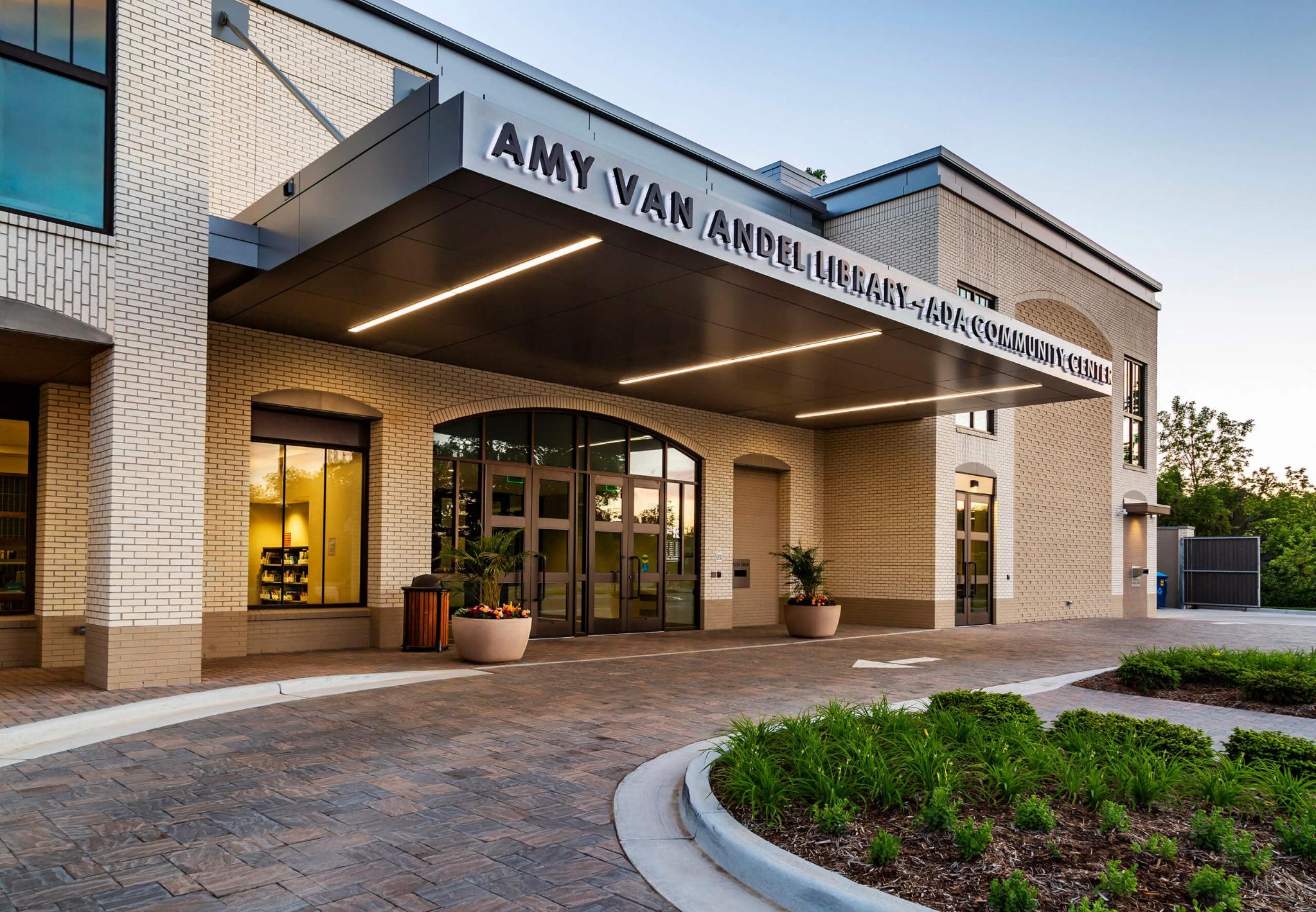 GrandRapids_CommercialLandscapeDesign_LibraryExterior_07