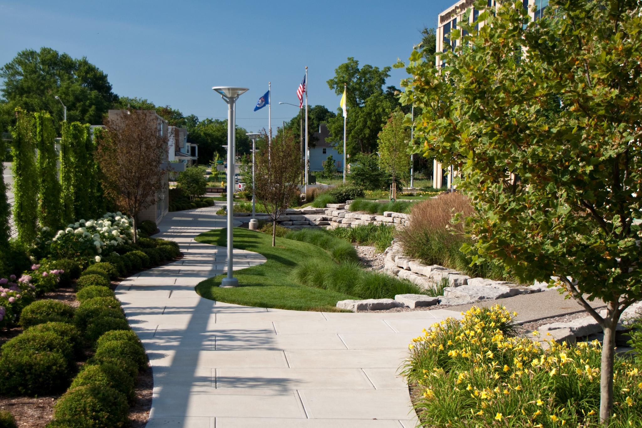 GrandRapids_LandscapeDesign_ParkWalkwaySouthView_37